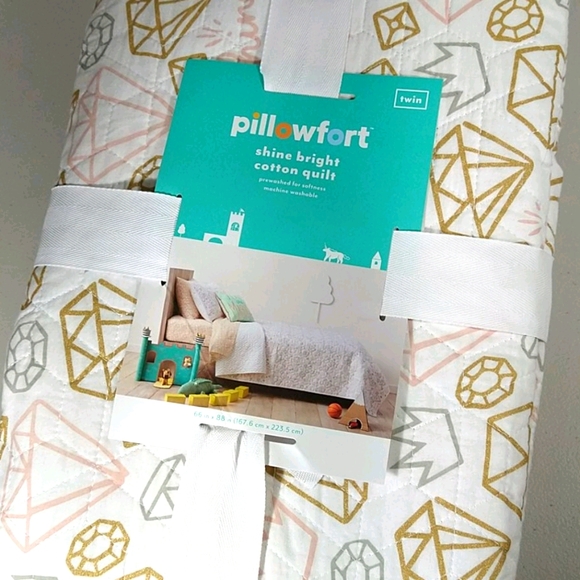 Pillowfort Bedding Shine Bright Twin Cotton Quilt Poshmark